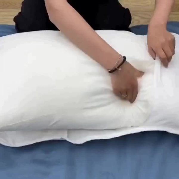 🛏️ أغطية مخدات فاخرة – تصميم مربعات مبطن ثلاثي الطبقات 🛏️ احمِ مخدتك بأناقة مع طقم أغطية مخدات فندقية بتصميم مربعات مميز، مبطن بثلاث طبقات مع طبقة عزل داخلية. ✅ قماش بارد ومتنفس يمنحك راحة في كل المواسم. ✅ تصميم نصف غطاء لحماية عملية وسهلة التركيب. ✅ متينة وسميكة تناسب الاستخدام الفندقي والمنزلي. ✅ قابلة للغسيل في الغسالة للحفاظ على النظافة. ✅ بدون حشوة (فقط الغطاء). فخامة الفنادق، الآن تحمي مخدتك في بيتك. ✨ - Image 14