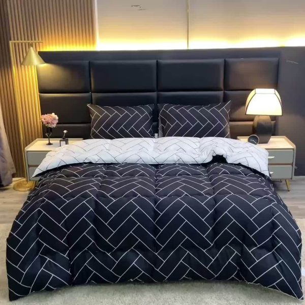 🔷 طقم لحاف 3 قطع – تصميم هندسي عصري وبسيط 🔷 أضف لمسة أناقة راقية لغرفتك مع طقم لحاف فاخر بتصميم هندسي مميز يعكس الحِياكة البسيطة والفخمة. ✅ حشوة بوليستر عالية المرونة لراحة ودعم مثالي. ✅ مناسب لكل الفصول وللاستخدام في غرف النوم، الضيوف، سكن الطلاب أو حتى المكتب. ✅ خيار رائع كهدية أنيقة للمناسبات. ✅ تصميم عصري يجمع بين الجمال والعملية. الفخامة والبساطة في طقم واحد يخدمك طول السنة. 🛏️✨ - Image 13