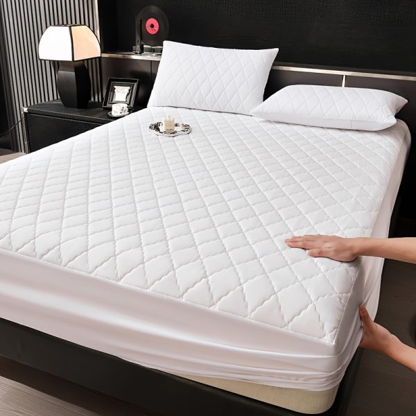 🛏️ ملاية مطاط ناعمة – 100% بوليستر 🛏️ أضف لمسة راحة وفخامة لسريرك مع ملاية مطاط عالية الجودة، بتصميم جيب عميق لتثبيت مثالي على المرتبة. ✅ قماش ناعم ومريح يضمن لك نوم هادئ. ✅ 100% بوليستر متين وسهل العناية. ✅ مناسبة لغرف النوم أو الفنادق. ✅ بدون أغطية مخدات أو حشوة. الراحة والأناقة في تصميم واحد يدوم معك موسم بعد موسم. ✨ - Image 4