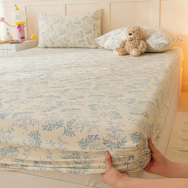 🌸 طقم ملاية مزخرفة ضد الحساسية – تصميم زهري أنيق 🌸 جدد غرفتك بطقم ملاية فاخر مع أغطية مخدات، مصنوع من بوليستر مطبوع بجودة عالية ومقاوم للغبار والانزلاق. ✅ تصميم زهري أنيق يضيف لمسة جمال وبهجة. ✅ مقاوم للحساسية ومناسب للاستخدام اليومي. ✅ حِياكة متقنة وقماش بوزن 100 جرام لنعومة ومتانة تدوم. ✅ جيب عميق 30–34 سم لتثبيت الملاية بإحكام على المرتبة. ✅ قابل للغسيل في الغسالة لسهولة العناية. راحة وأناقة في نفس الوقت لغرفتك. 🛏️🌿 - Image 12