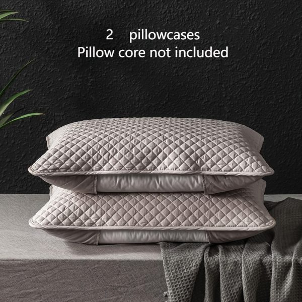 🛏️ أغطية مخدات فاخرة – تصميم مربعات مبطن ثلاثي الطبقات 🛏️ احمِ مخدتك بأناقة مع طقم أغطية مخدات فندقية بتصميم مربعات مميز، مبطن بثلاث طبقات مع طبقة عزل داخلية. ✅ قماش بارد ومتنفس يمنحك راحة في كل المواسم. ✅ تصميم نصف غطاء لحماية عملية وسهلة التركيب. ✅ متينة وسميكة تناسب الاستخدام الفندقي والمنزلي. ✅ قابلة للغسيل في الغسالة للحفاظ على النظافة. ✅ بدون حشوة (فقط الغطاء). فخامة الفنادق، الآن تحمي مخدتك في بيتك. ✨ - Image 5