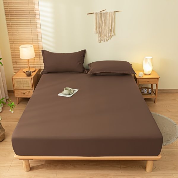 🛏️ ملاية حماية للمرتبة – لون بني سادة 🛏️ حافظ على مرتبتك بأناقة مع ملاية حماية بلون بني سادة مصنوعة من بوليستر ناعم ومتينة للاستخدام اليومي. ✅ ملمس ناعم وانسيابي يضيف راحة وفخامة لسريرك. ✅ تحمي المرتبة من الأوساخ والبقع. ✅ مقاسات تناسب أغلب المراتب. ✅ قابلة للغسيل في الغسالة لسهولة العناية. ✅ بدون أغطية مخدات. الحماية والفخامة في قطعة واحدة تدوم معك لسنوات. ✨ - Image 3