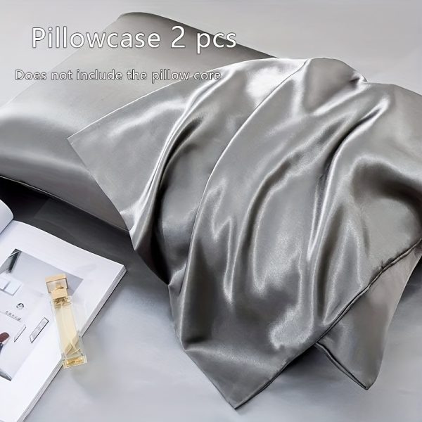 🌟 طقم أغطية مخدات حرير التوت – فخامة وأناقة النوم 🌟 دلل نفسك مع عدد 2 غطاء مخدة فاخر مصنوع من حرير التوت الطبيعي، بلمسة ساتان ناعمة وانسيابية. ✅ قماش فاخر وناعم يمنحك إحساس البرودة في الصيف. ✅ لون سادة أنيق يضيف لمسة راقية لغرفتك. ✅ مثالية كإكسسوار فخم لأطقم النوم الراقية. ✅ غسيل يدوي فقط للحفاظ على النعومة والفخامة. فخامة الحرير، لراحة نوم ما بعدها راحة. 🛏️💎 - Image 6