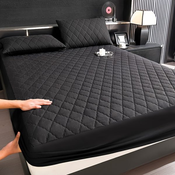 🛏️ ملاية مطاط ناعمة – 100% بوليستر 🛏️ أضف لمسة راحة وفخامة لسريرك مع ملاية مطاط عالية الجودة، بتصميم جيب عميق لتثبيت مثالي على المرتبة. ✅ قماش ناعم ومريح يضمن لك نوم هادئ. ✅ 100% بوليستر متين وسهل العناية. ✅ مناسبة لغرف النوم أو الفنادق. ✅ بدون أغطية مخدات أو حشوة. الراحة والأناقة في تصميم واحد يدوم معك موسم بعد موسم. ✨