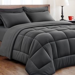 🛏️ طقم لحاف 3 قطع – سميك ودافئ لكل الفصول 🛏️ استمتع بالدفء والفخامة مع طقم لحاف فاخر مكوّن من لحاف منفوش وخفيف مع غطاءين مخدات، بحشوة بوليستر فايبر 100% عالية الجودة. ✅ خفيف ومتنفس مع دفء مثالي لكل المواسم. ✅ متوفر بمقاسات كوين وكينج. ✅ قابل للغسيل في الغسالة لسهولة العناية. ✅ بدون حشوات مخدات (الأغطية فقط). الراحة والأناقة في طقم واحد متكامل لغرفتك. ✨