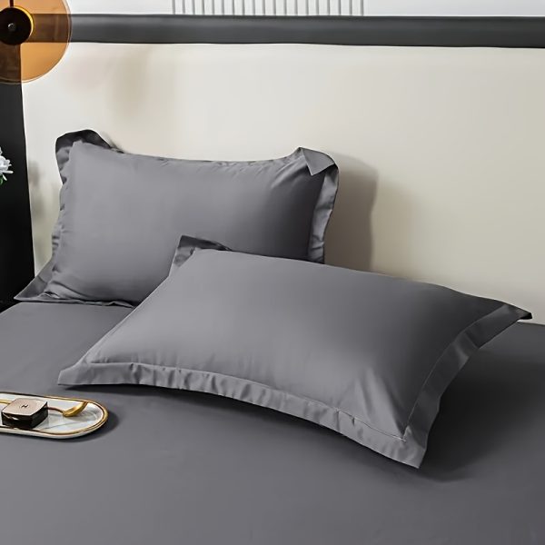 🛏️ طقم أغطية مخدات ناعمة – ألوان متعددة وأناقة تدوم 🛏️ جدد غرفتك مع عدد 2 غطاء مخدة ممشط ناعم بلون سادة أنيق ولمسة انسيابية مريحة. ✅ متوفرة بعدة ألوان: رمادي، وردي، بنفسجي، أسود، أخضر فاتح، أزرق داكن. ✅ قماش ناعم ومتين يدوم معك حتى بعد الغسيل المتكرر. ✅ قابلة للغسيل في الغسالة لسهولة العناية. ✅ مناسبة لغرفة النوم أو غرفة الضيوف. الراحة والجودة في ألوان تناسب كل الأذواق. 🌈✨