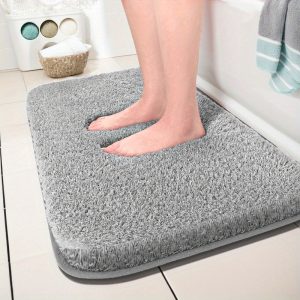 🚿 دعاسة مخملية فاخرة – ناعمة وماصّة للماء 🚿 أضف لمسة فخامة ودفء لبيتك مع دعاسة مخملية منفوشة بتصميم سميك وثلاث طبقات، ماصة للماء وآمنة ضد الانزلاق. ✅ ملمس مخملي ناعم يمنحك راحة تحت القدم. ✅ تمتص الماء بسرعة وتحافظ على الأرضية جافة. ✅ قاعدة مانعة للانزلاق لثبات وأمان أكبر. ✅ مثالية للمطبخ، غرفة النوم، الحمام، المدخل وحتى كديكور شتوي أو للكريسماس. الجمال والفخامة والراحة في قطعة واحدة. 🛁✨