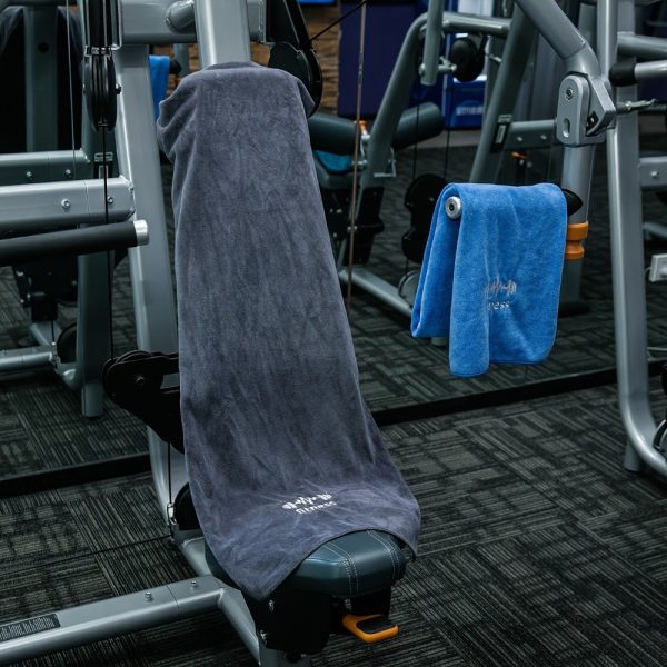 🏋️‍♂️ منشفة رياضية XL سريعة الجفاف – مايكروفايبر فاخرة 🏋️‍♂️ احصل على الراحة والعملية مع منشفة رياضية كبيرة الحجم مستطيلة، مثالية للجيم، السباحة، السبا أو السفر. ✅ قماش مايكروفايبر فخم بامتصاص عالي وسرعة جفاف فائقة. ✅ تصميم استوائي أنيق يضيف لمسة عصرية. ✅ مقاس كبير مستطيل يغطي احتياجاتك في التمرين أو الاستحمام. ✅ متينة وخفيفة الوزن تناسب أسلوب الحياة النشط. ✅ مثالية للجيم، المسبح، السفر أو الاستخدام المنزلي. المنشفة العملية لعشاق الرياضة والحياة النشيطة. ✨